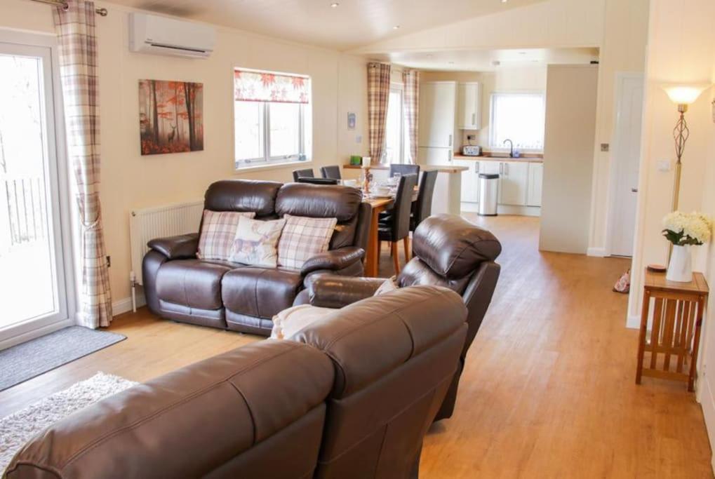 Fabulous Detached Lodge With Hot Tub Two Nights Minimum Stay Bridgnorth Exterior foto